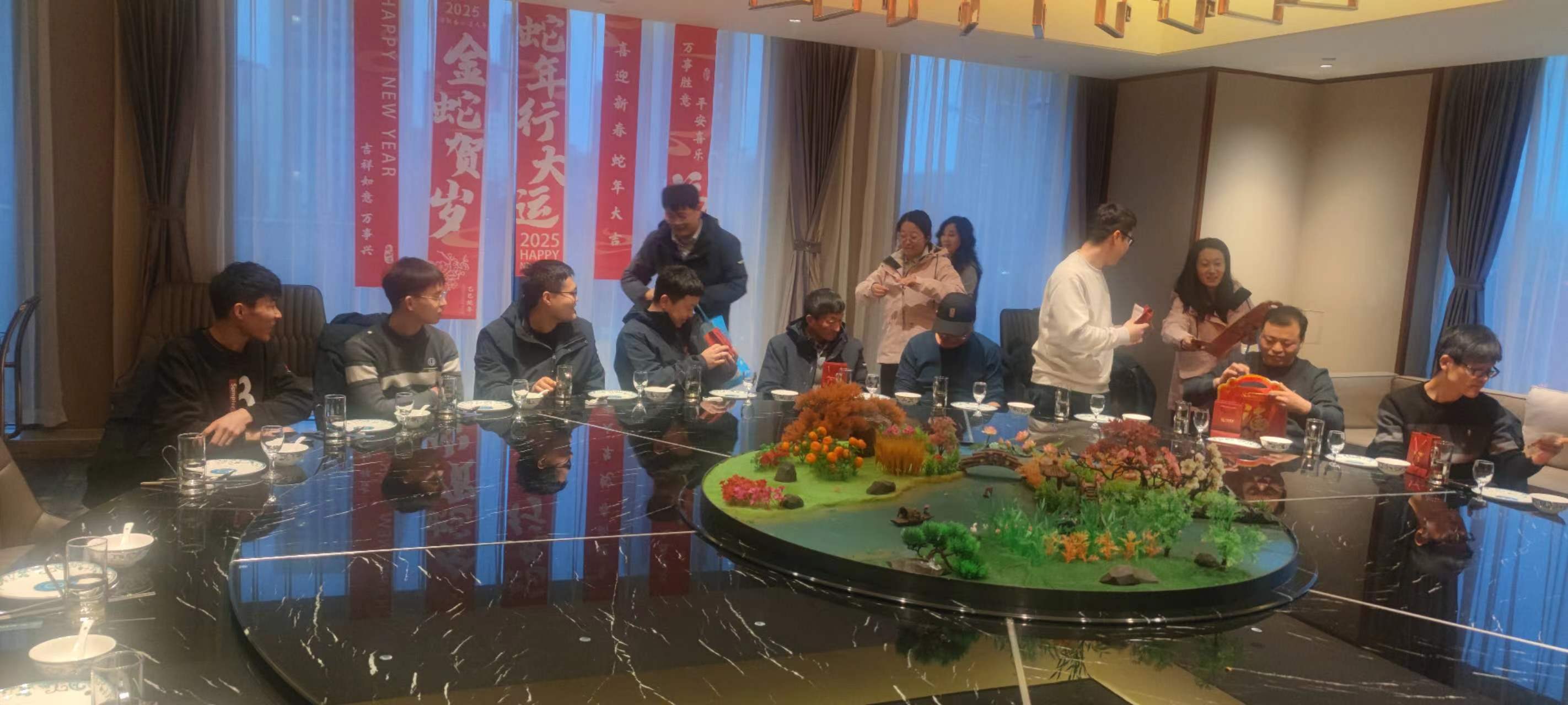 发礼物.jpg